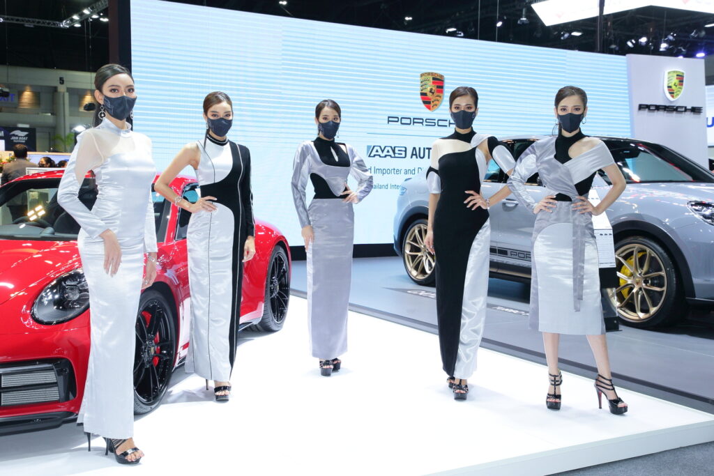 This image has an empty alt attribute; its file name is Porsche-Presenter-Costume-Design-Contest-2021-2-1024x683.jpeg